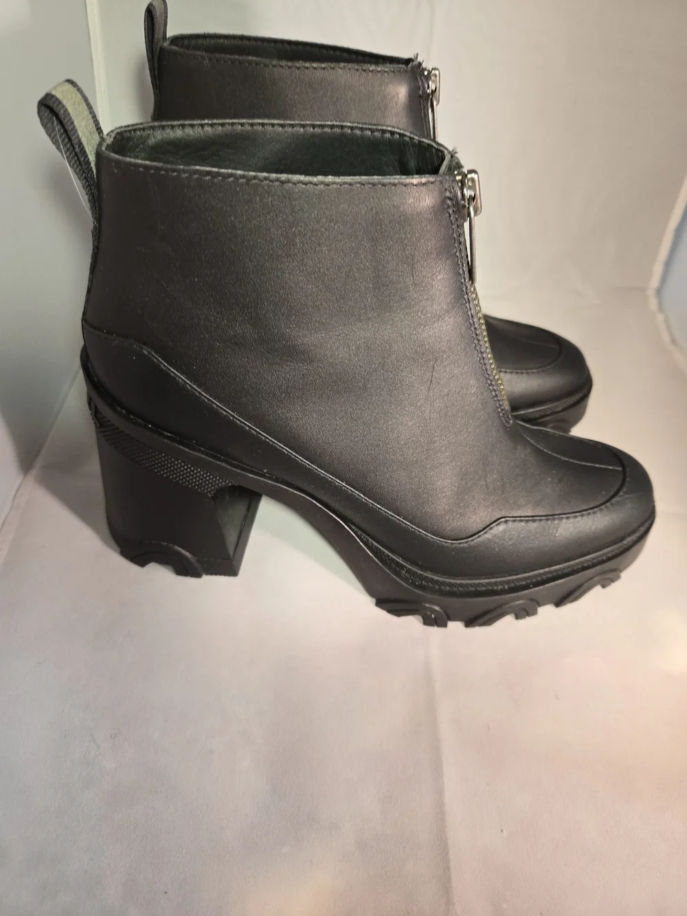 Sorel Black Front-Zip Chunky Heel Ankle Boots US 8.5
